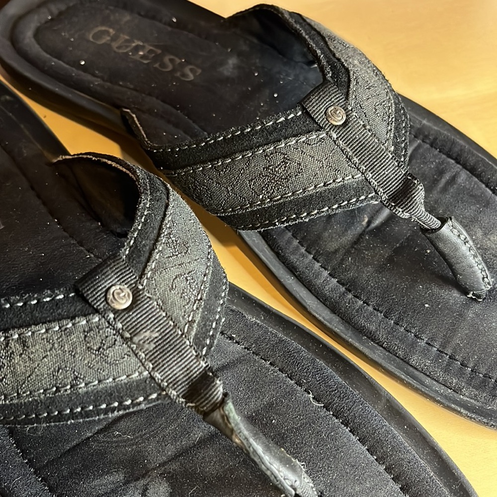Men’s Guess flip flop sz 12